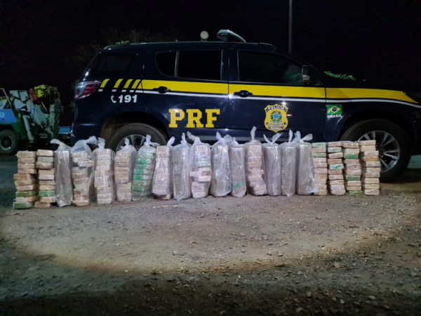 Agentes Federais da PRF apreendem mais de 200 kg cocaína