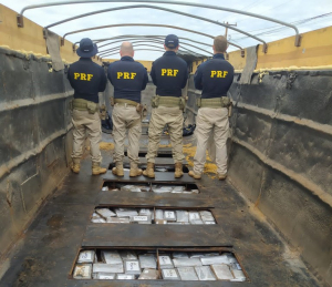 Em Paranatinga, Agentes da PRF apreendem mais 500 kg de cocaína, totalizando mais de 1 tonelada da droga em menos de 24 h em Mato Grosso