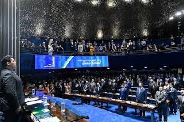 Congresso: deputados aprovam mudança na LDO para governo bancar programa social; falta Senado votar