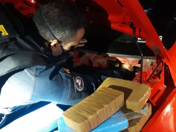 PRF apreende 11kg de pasta base de cocaína em Betim (MG)